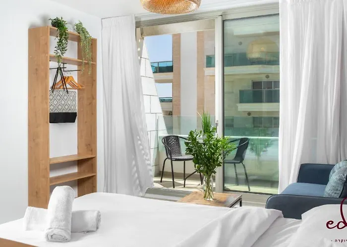 Luxury Living 100 Meter From The Beach - By Edom
