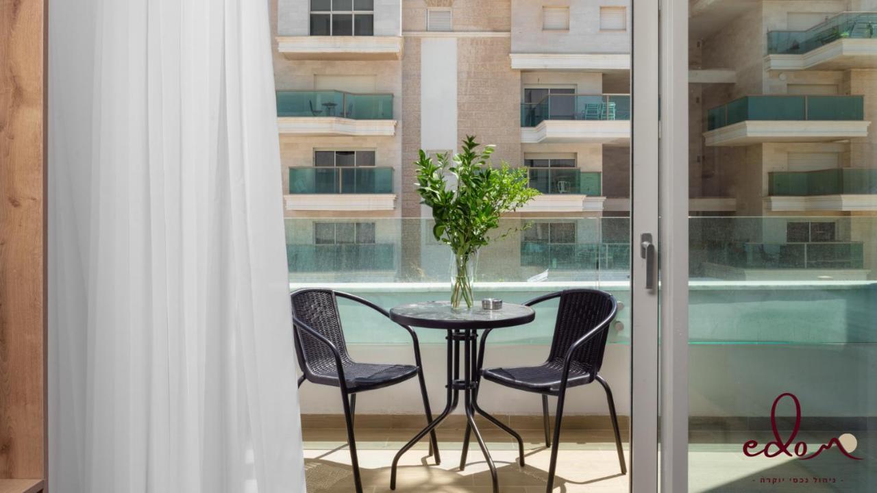 Luxury Living 100 Meter From The - By Edom דירה
